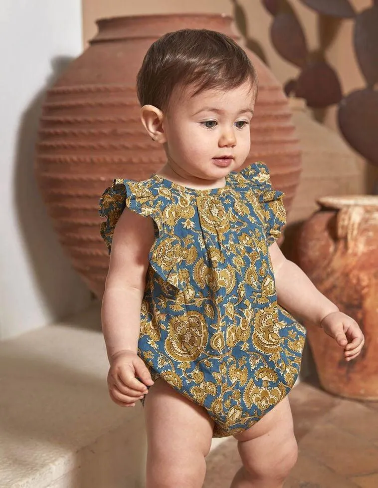 Rana estampada con volantes