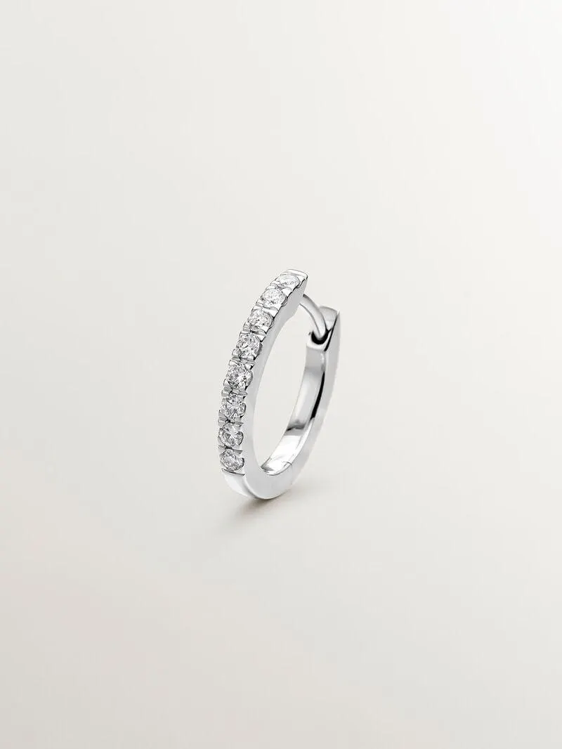 Pendiente de aro individual pequeño de oro blanco de 18K con diamantes