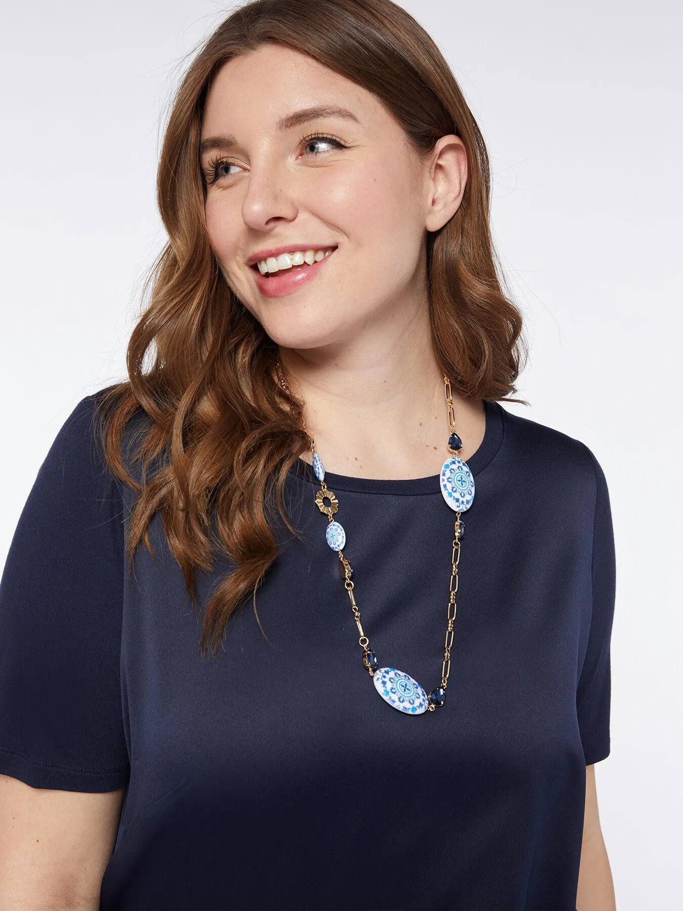 Collar con colgantes estampados