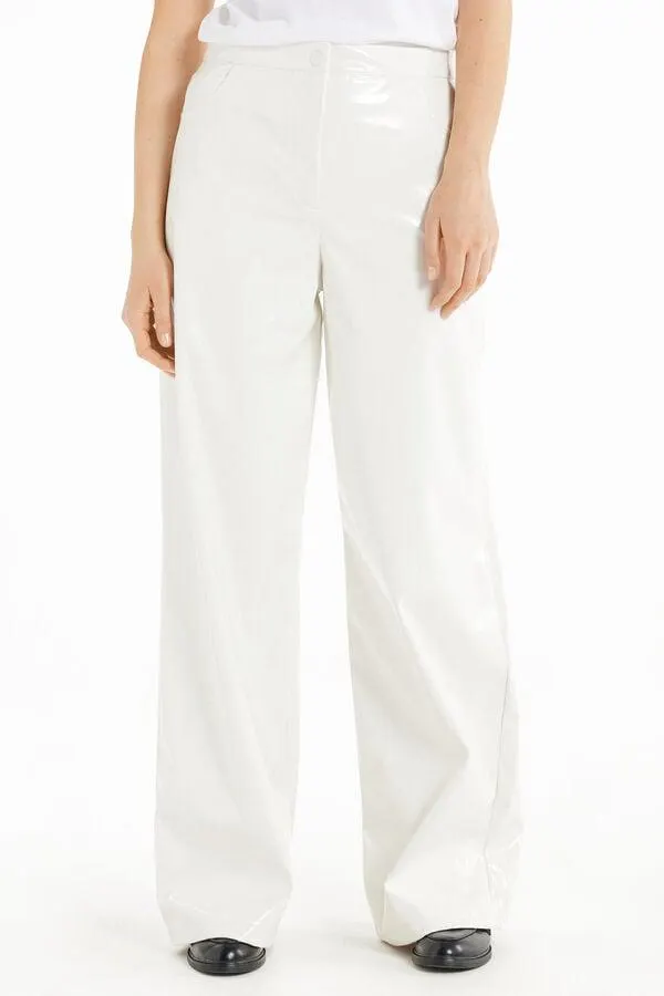 Pantalón Largo Recto con Efecto Vinilo