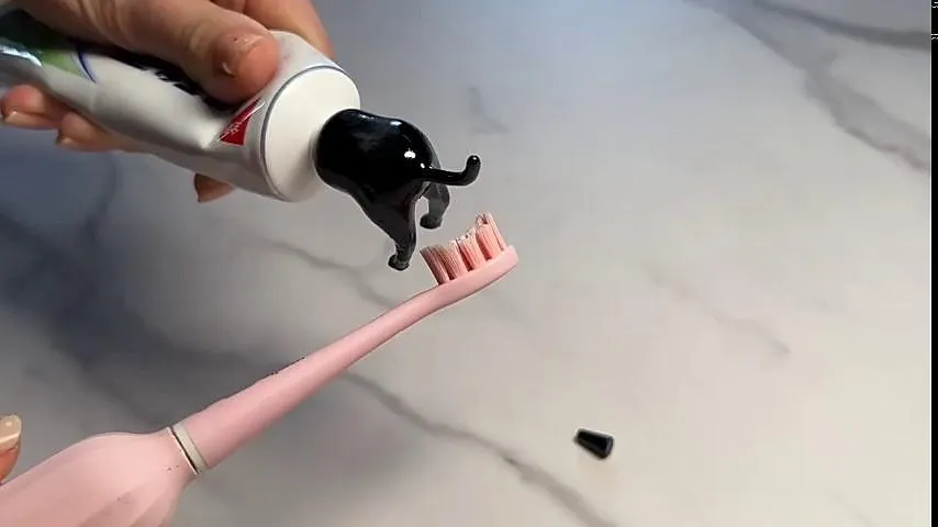 Adorno de pasta de dientes para perro caca, tapa dispensadora de pasta de dientes divertida, tapas de pasta de dientes con cierre automático, exprimidor de pasta de dientes, cubiertas de pasta de dientes, accesorios de baño