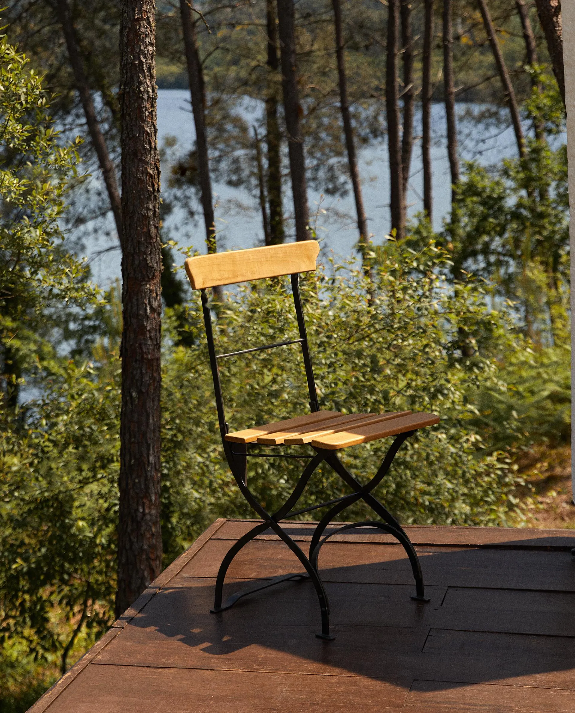 WOODEN AND METAL FOLDING CHAIR