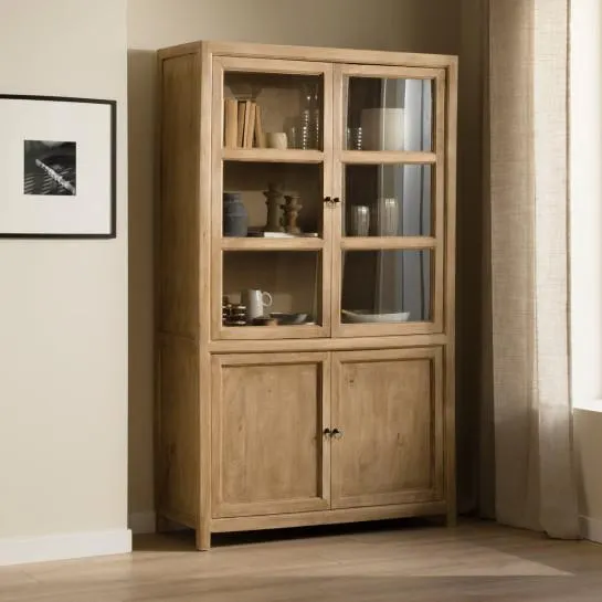 Vitrina de madera natural