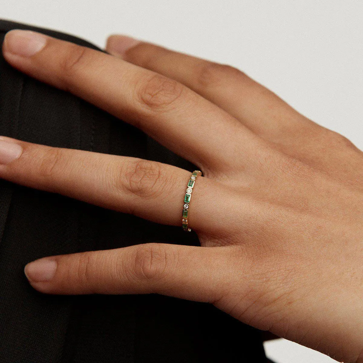 Anillo orla esmeralda oro 9kt