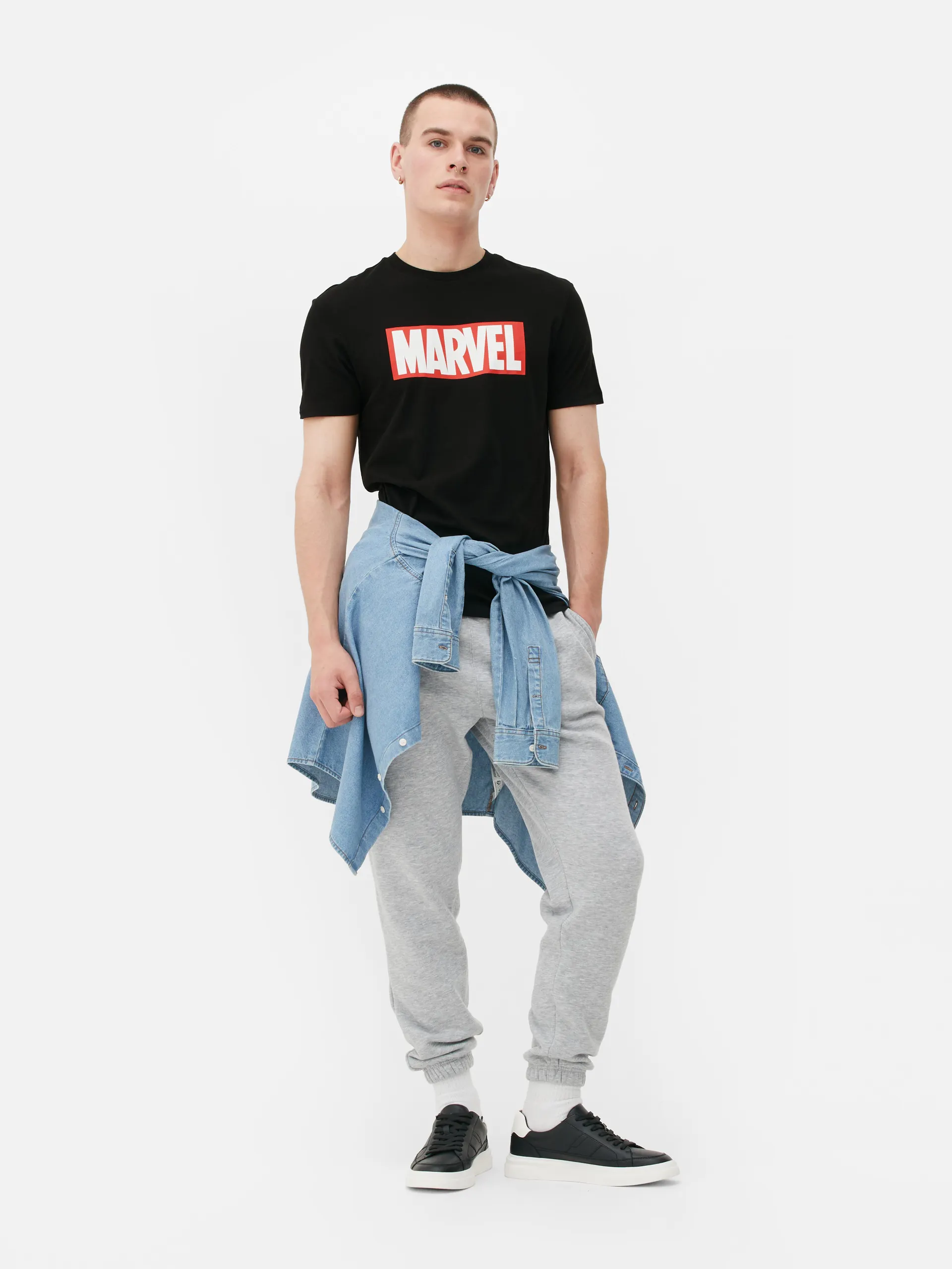 Camiseta con el logotipo de Marvel