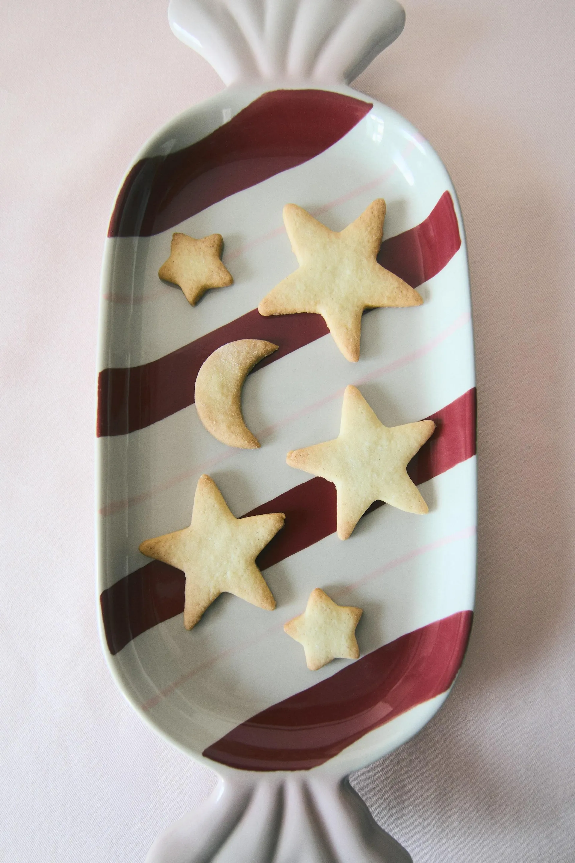 Figurative stoneware serving plate