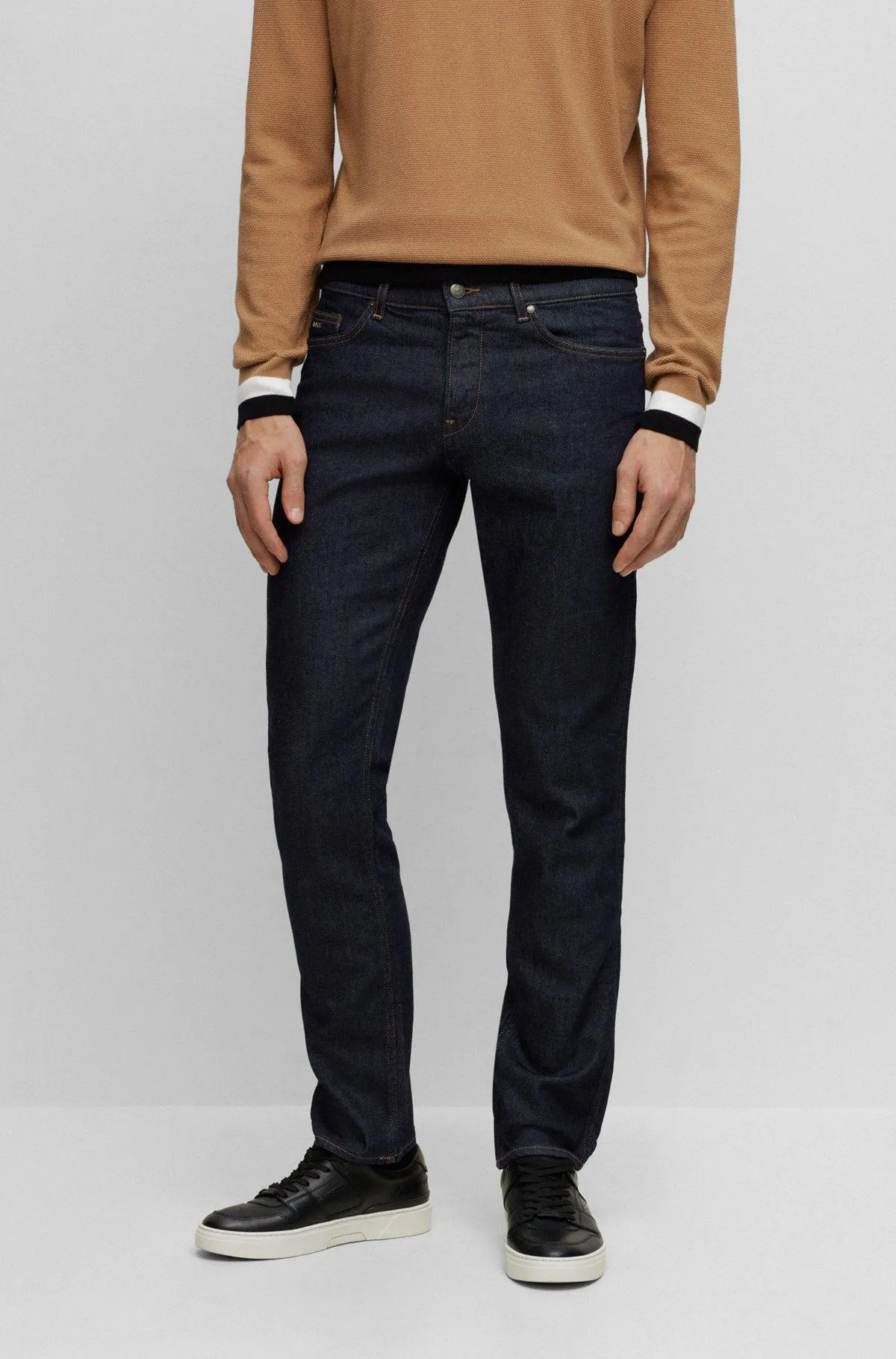 Vaqueros slim fit en cómodo tejido vaquero elástico azul oscuro