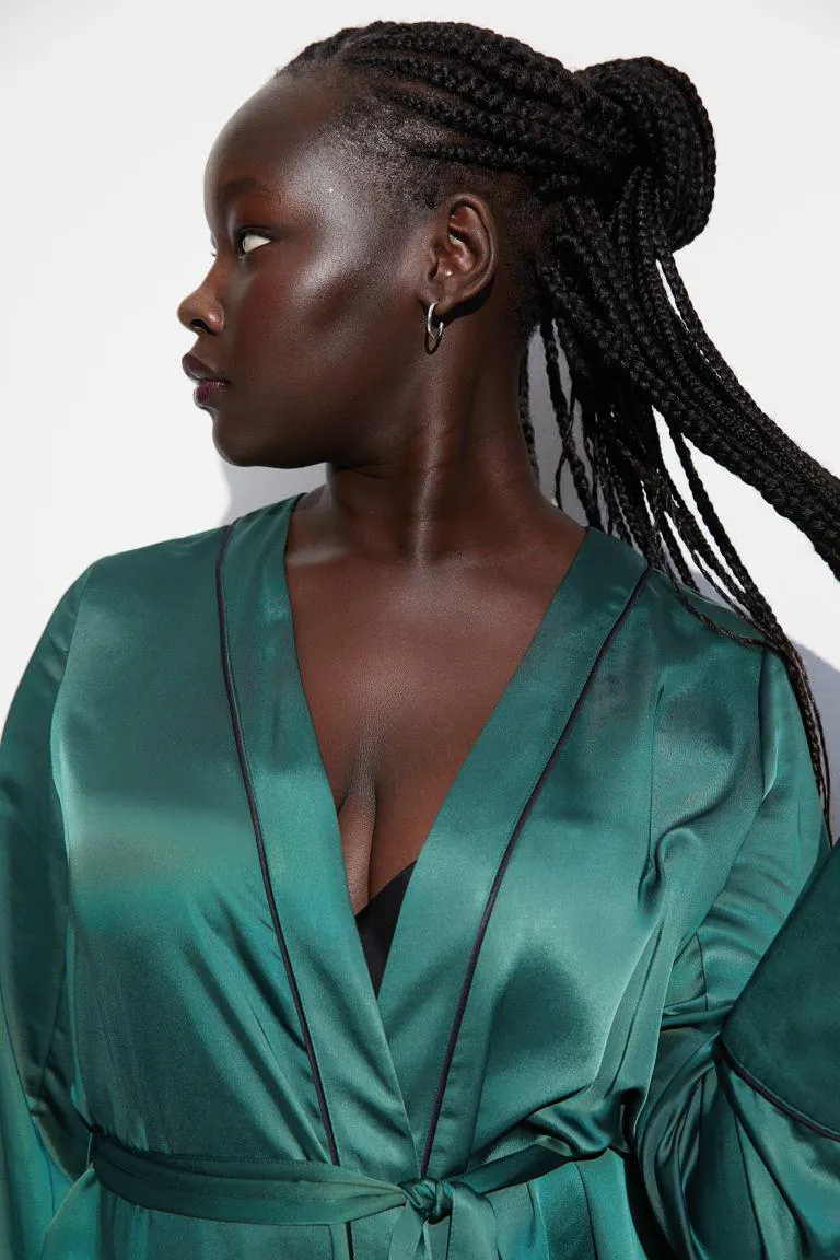 Bata lencera de satén