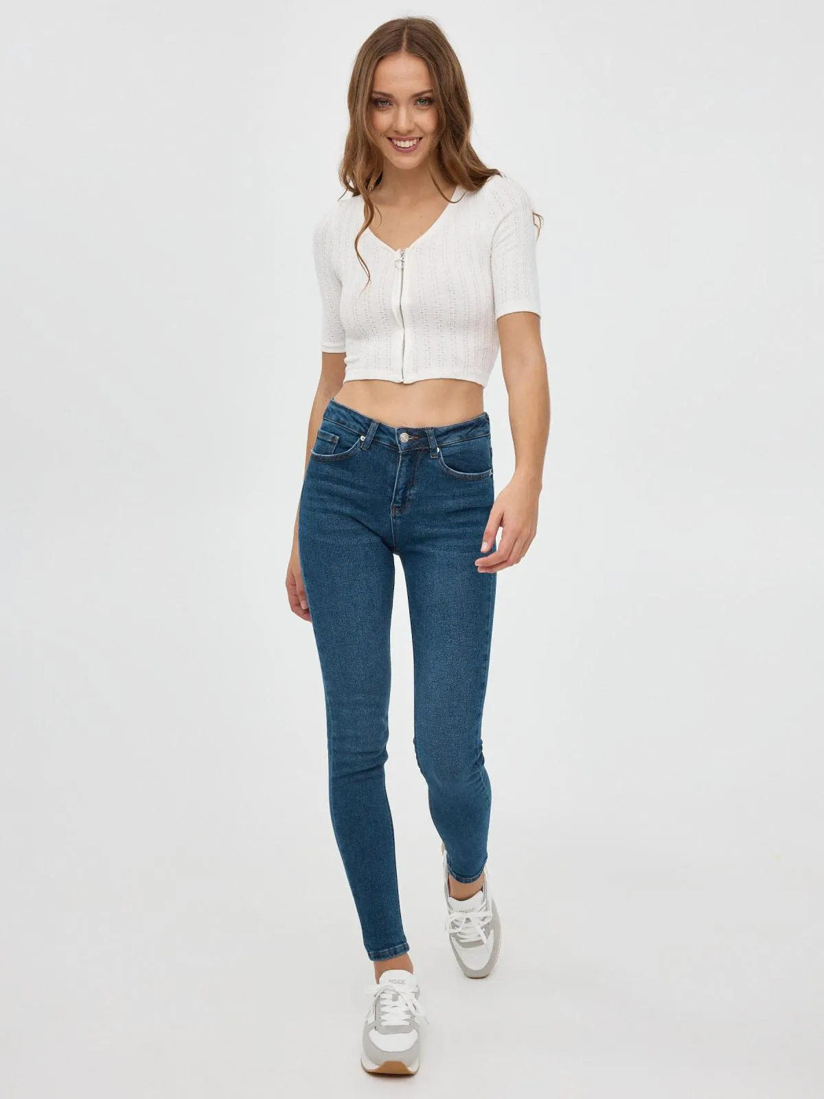 Jeans skinny tiro medio