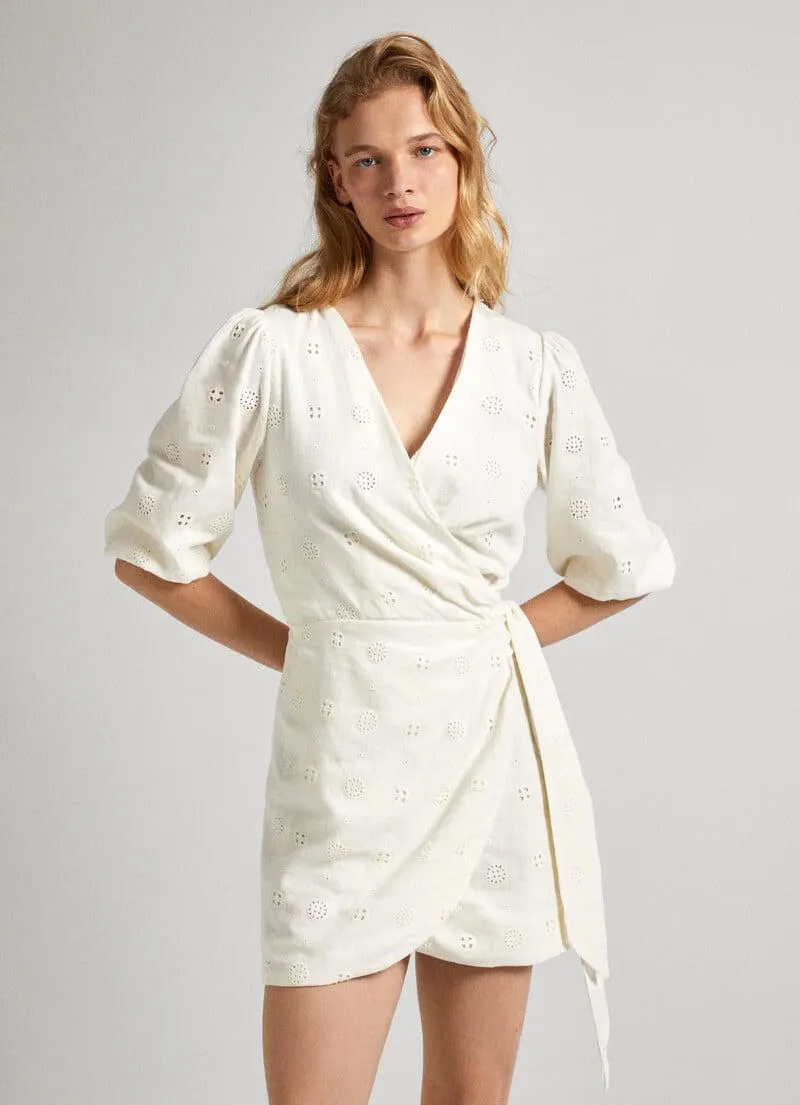 VESTIDO CORTO DETALLES CALADOS