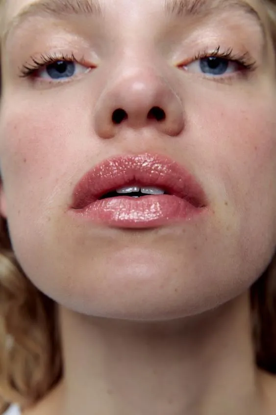 BÁLSAMO DE LABIOS CON COLOR - KALEIDOSCOPE GLITTER