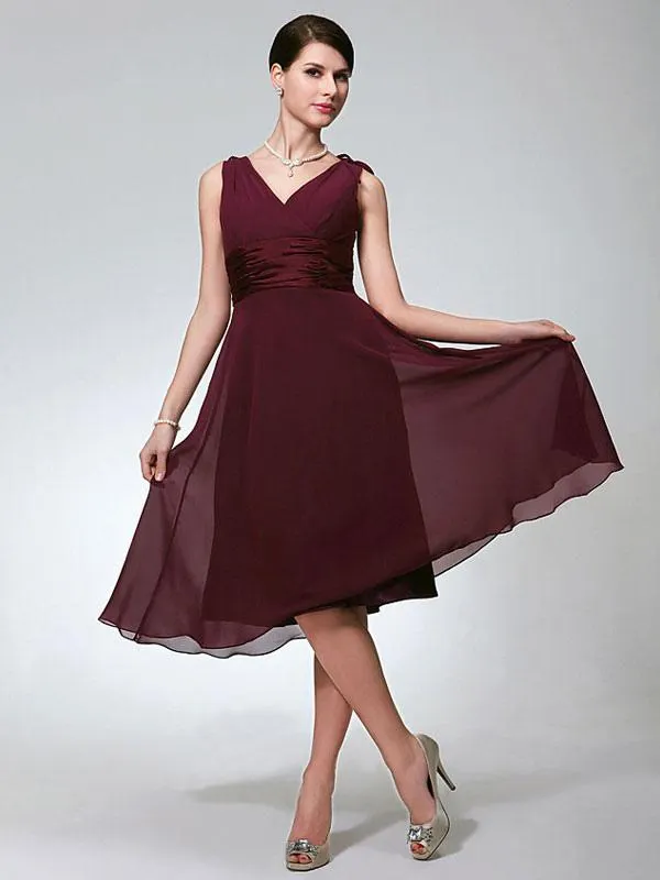 Vestido de dama de honor Borgoña Una línea Elástico Tejido Satén Gasa Escote en V Sin mangas Vestido de fiesta de boda corto