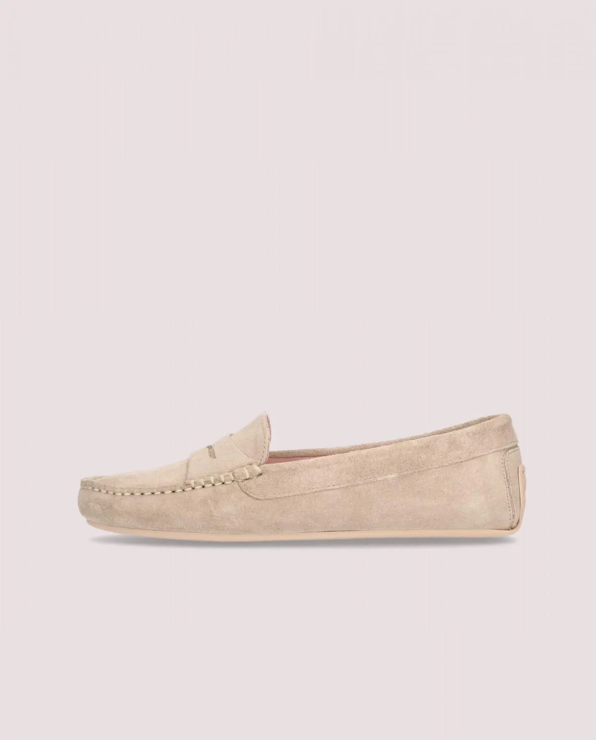 Mocasín modelo Josephine en ante beige con antifaz, suela de goma, plantilla y forro de piel