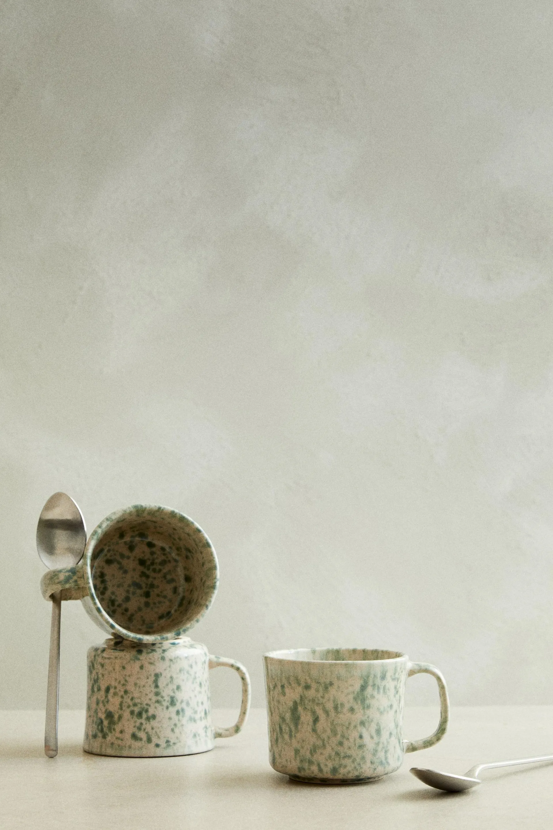 Taza de gres con esmalte reactivo