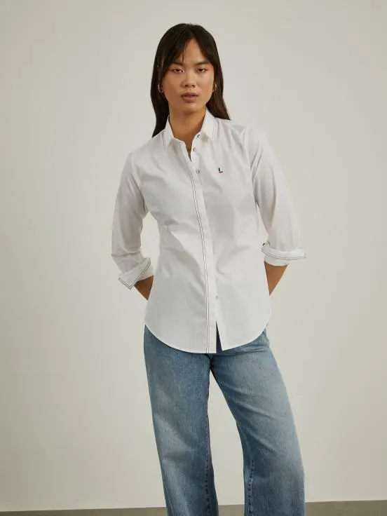 Camisa lisa con rayas finas en contraste