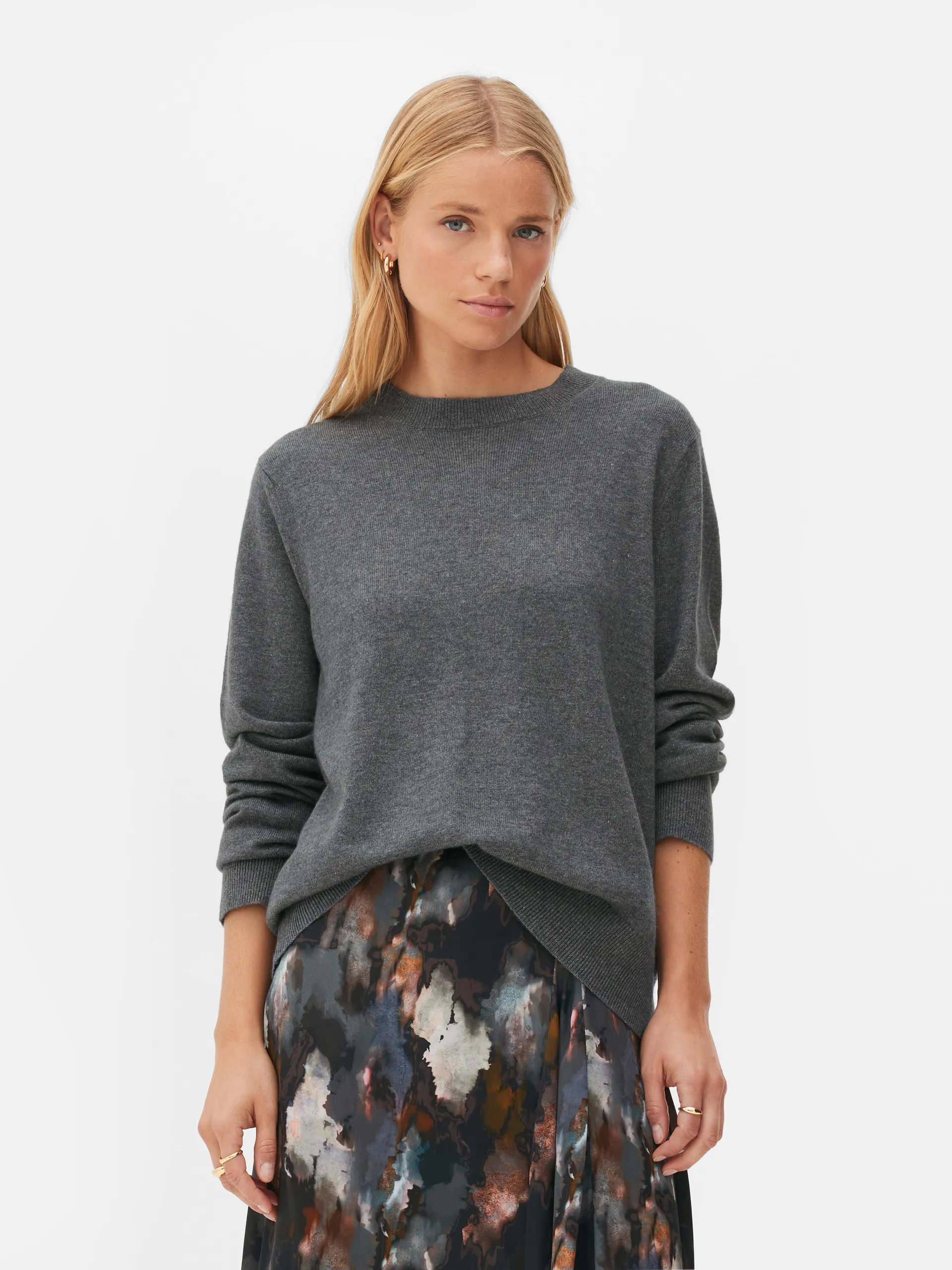 Rundhalspullover aus Viskose-Woll-Mischgewebe