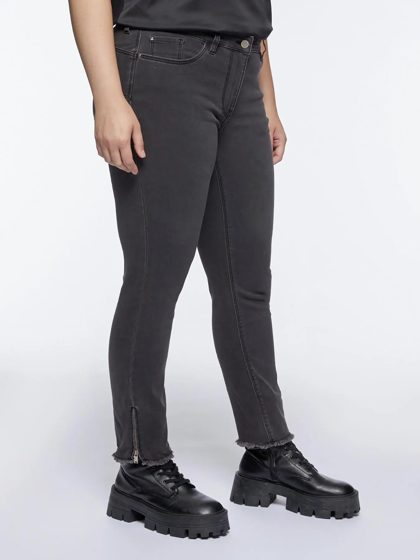 Jeans skinny con zip al fondo