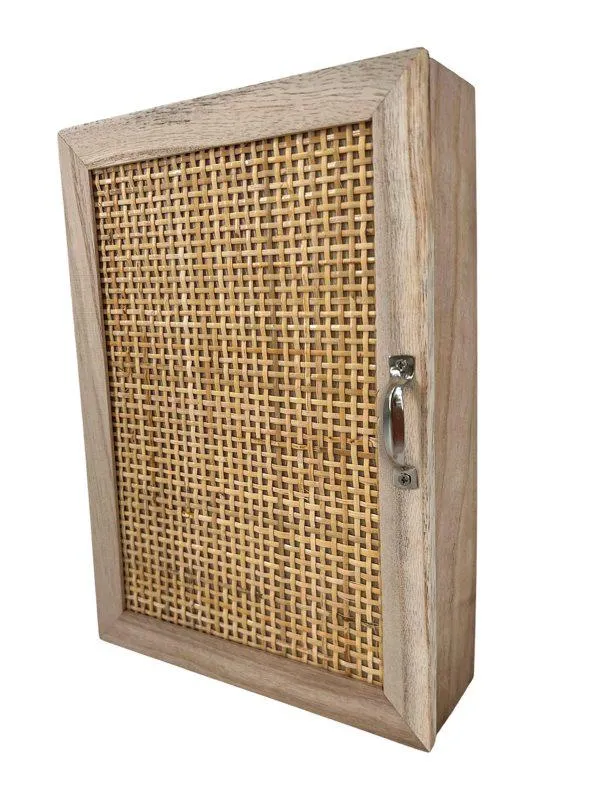 Caja de llaves de ratán y madera