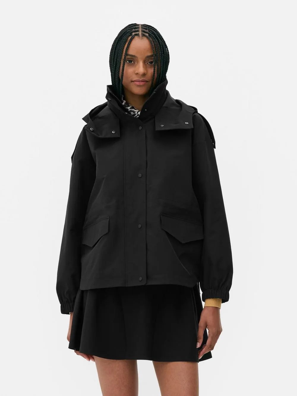 Parka corta ceñida a la cintura