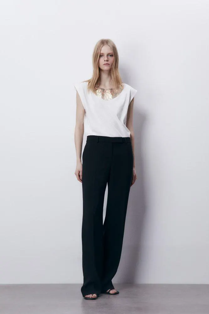 Camiseta collar lentejuelas