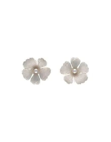 Pendientes novia Santorini Bianco flor pequeña nacarada con perlas