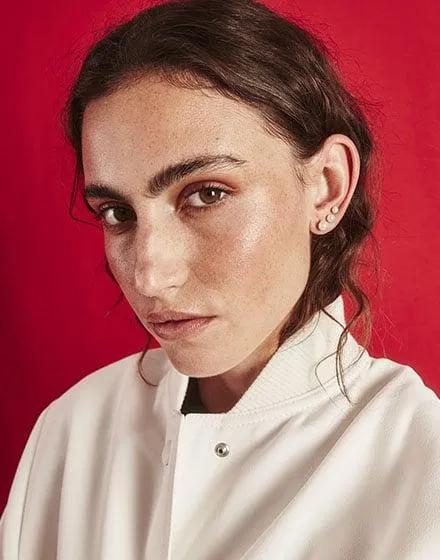 Piercing oreja dorado con perla redonda blanca de 4mm colección Cos