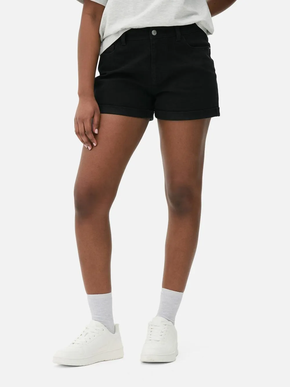 Pantalones cortos vaqueros con bajos vueltos