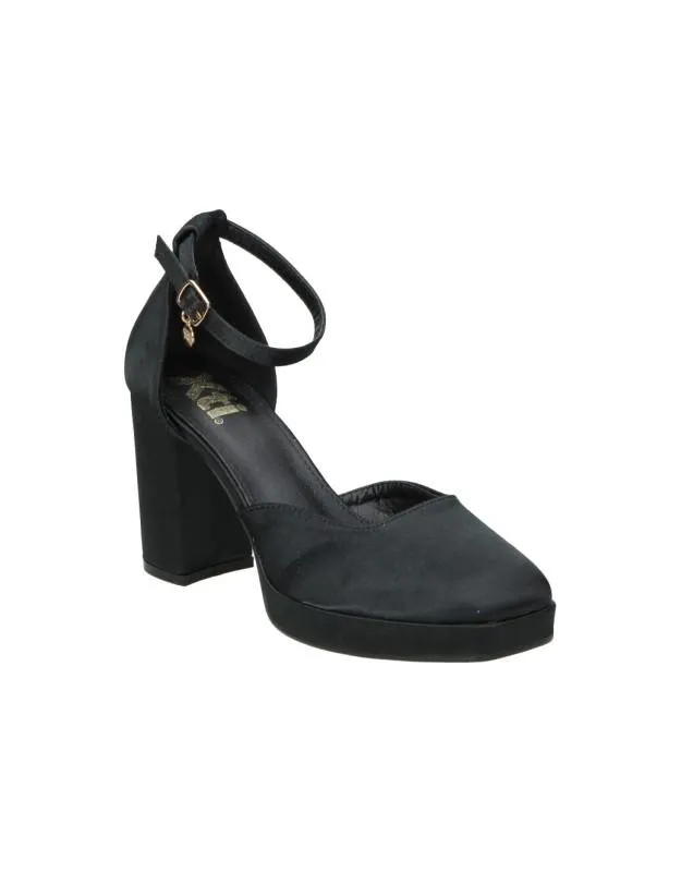 Zapatos negros XTI 141105