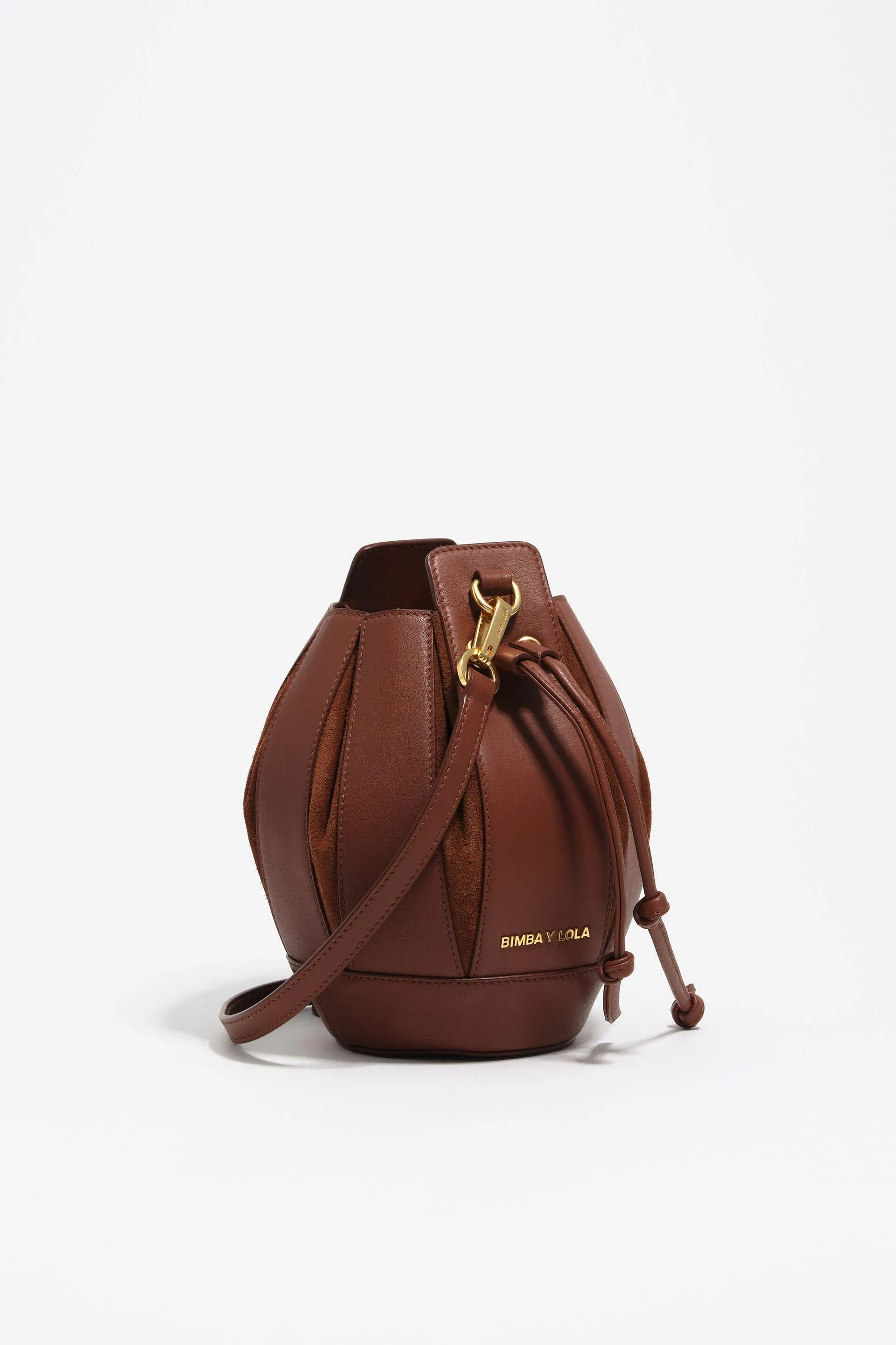 Bolso bandolera pelota pequeño piel nuez