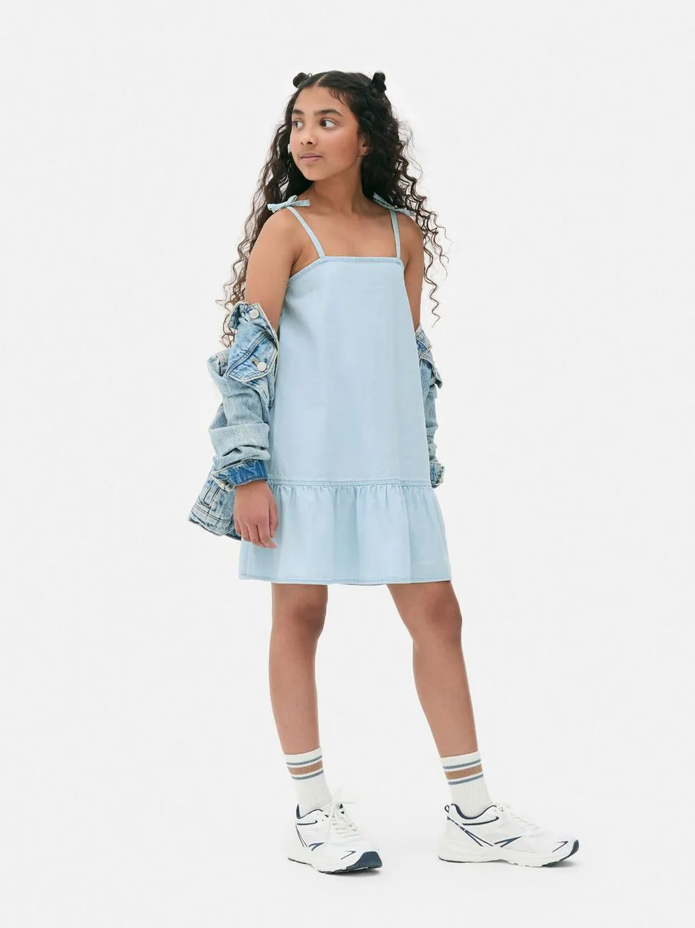 Vestido de cambray con cintura caída