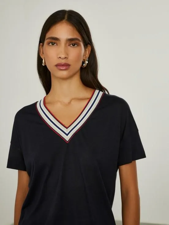 Camiseta cuello pico rayas