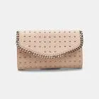 Clutch de mujer con tachuelas