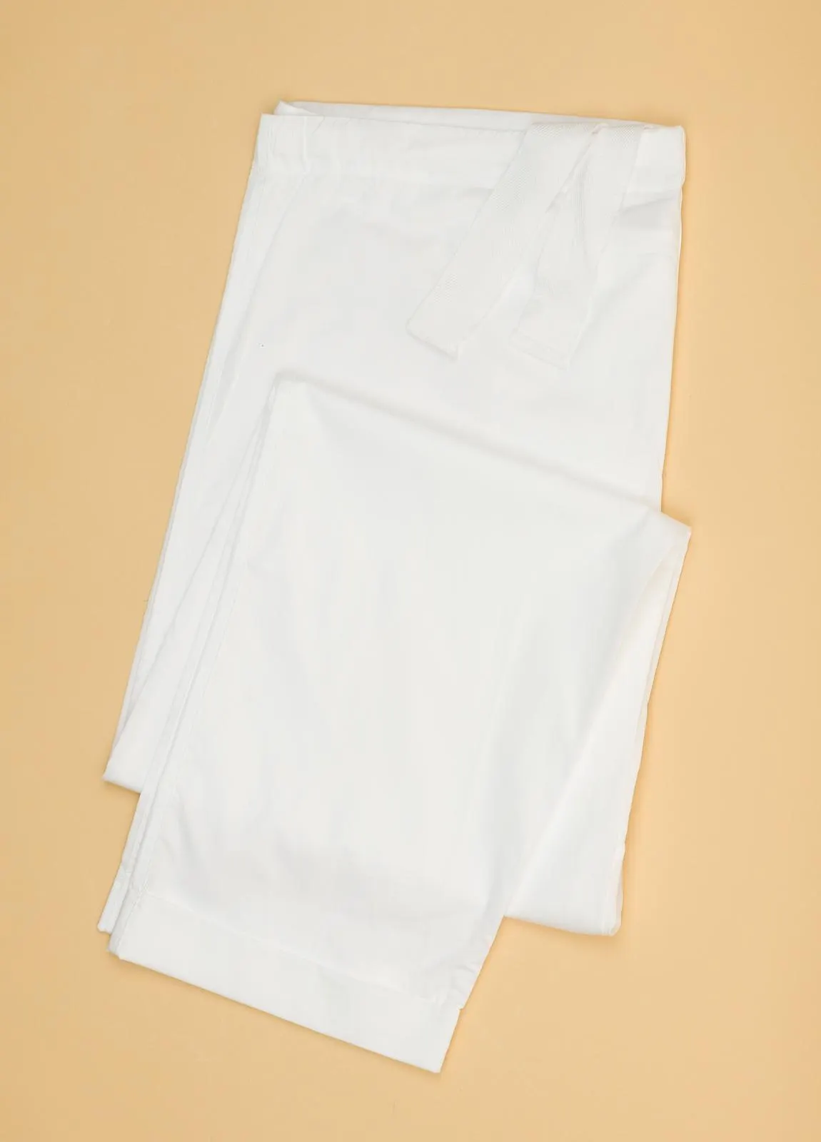 Pijama largo FUREST COLECCIÓN liso blanco y ribete azul con funda incluida