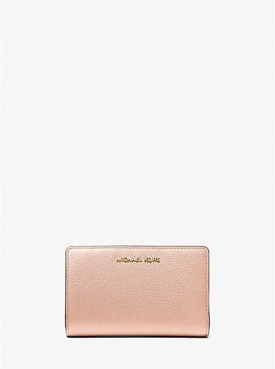 Cartera mediana de piel granulada