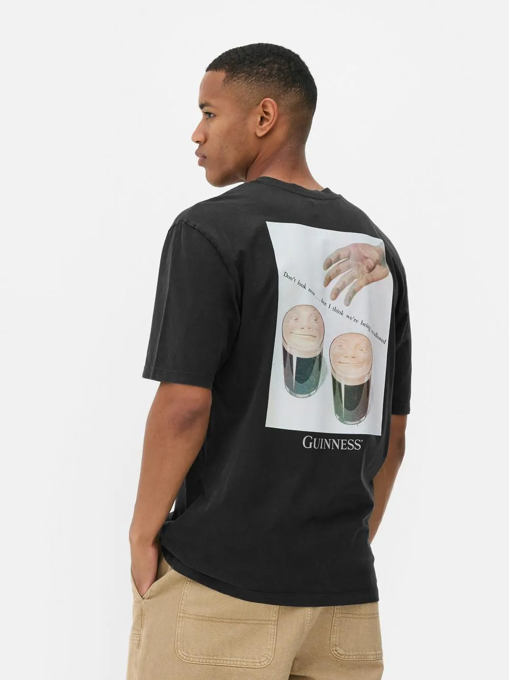 Camiseta de manga corta con gráfico de Guinnes