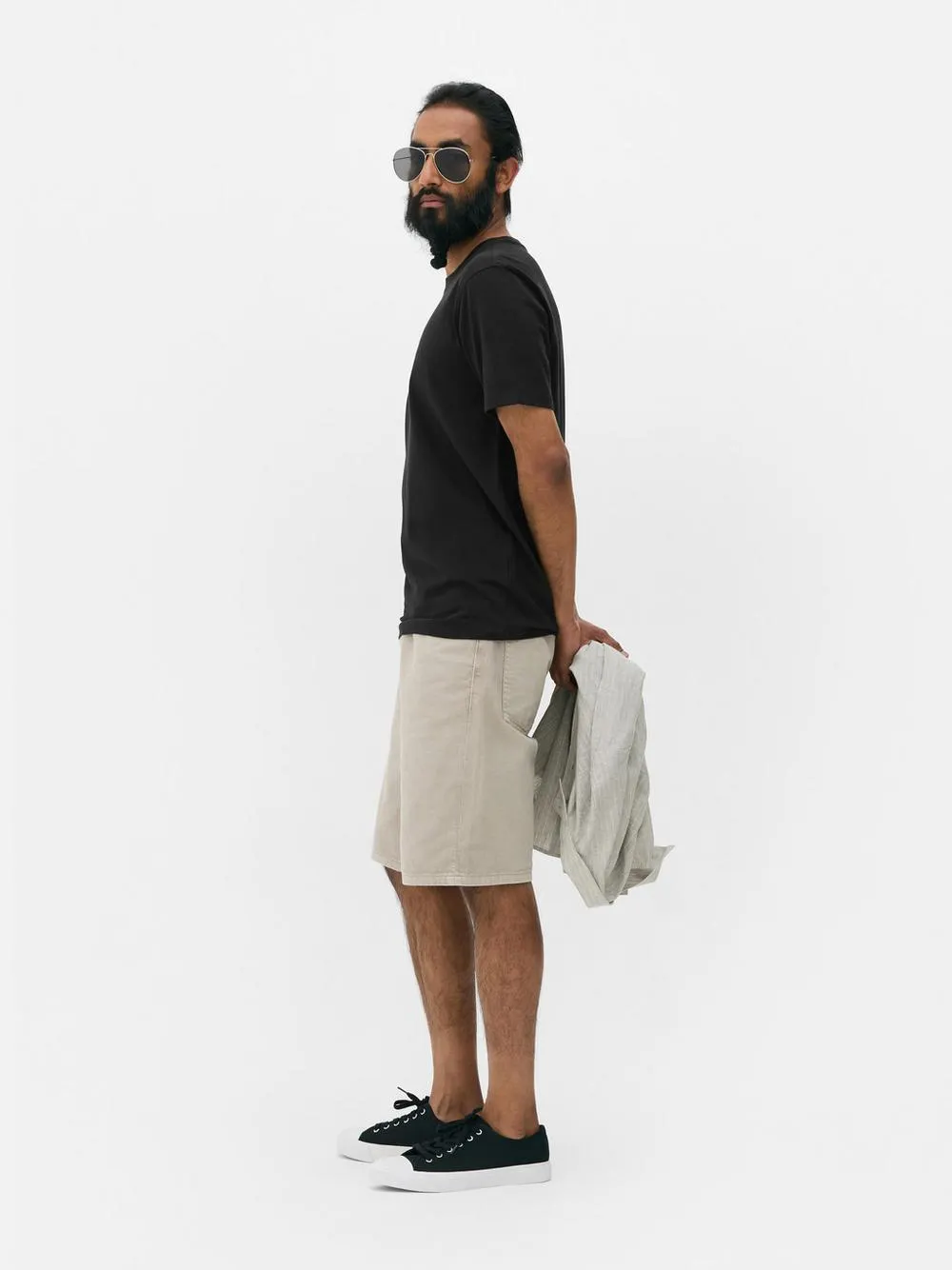 Camiseta básica de corte entallado