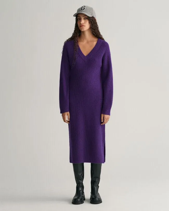 Vestido de lana acanalada con cuello de pico