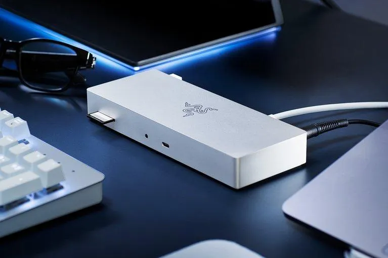 Hub Thunderbolt™ 4 con Razer Chroma™ RGB