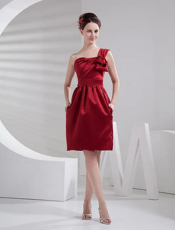 Vestido de damas de honor de satén con escote a un solo hombro