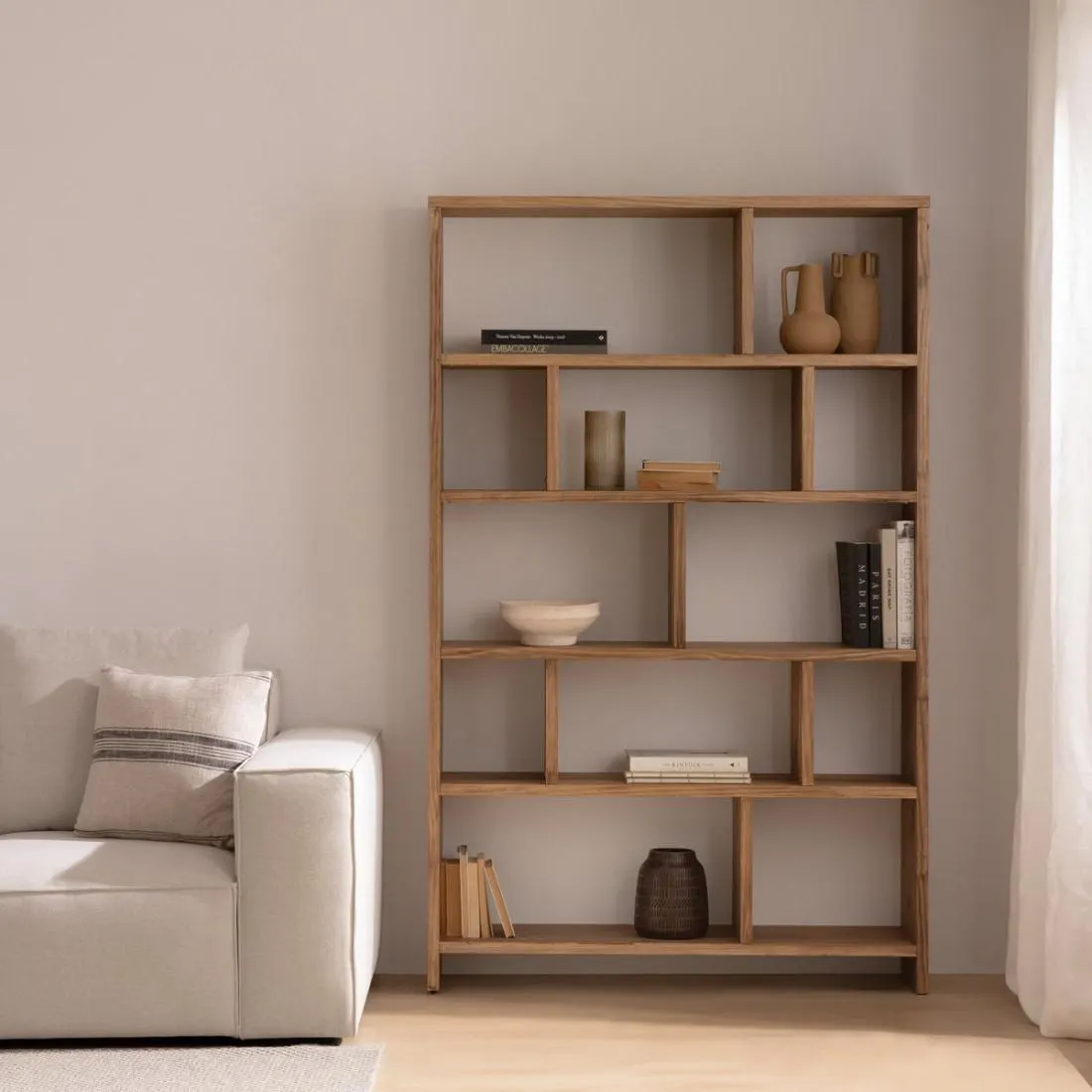 Estantería de madera maciza