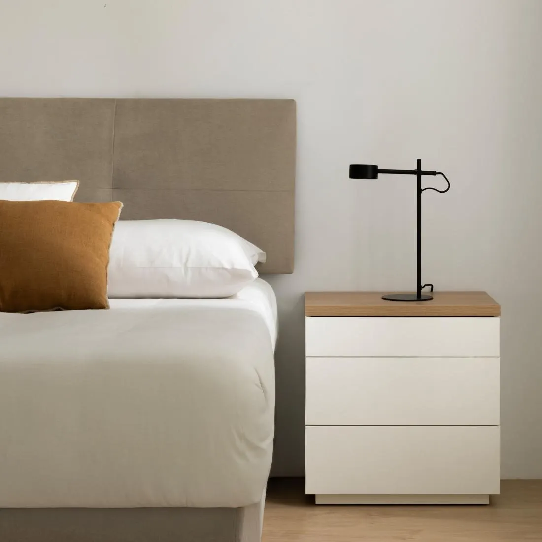 Mesita de noche blanca 3 cajones