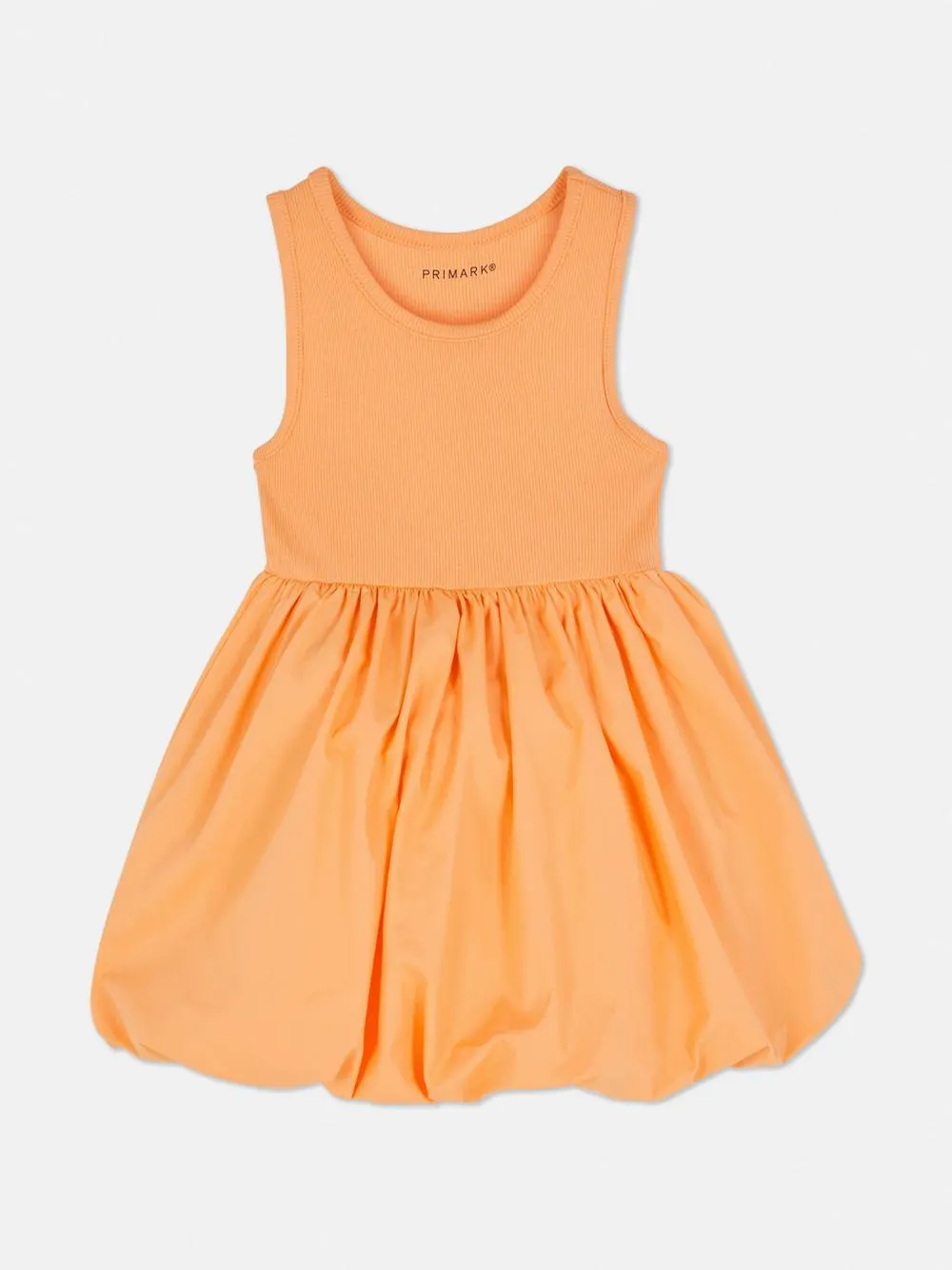 Vestido con bajo abullonado