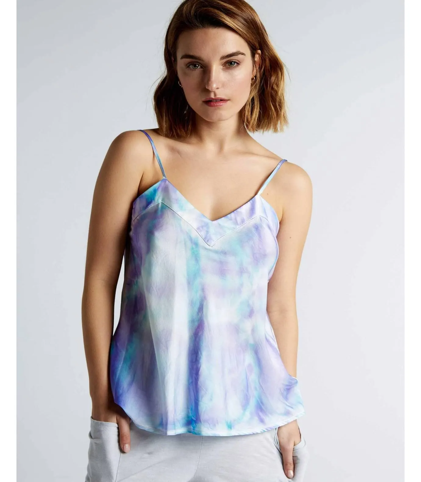 Top de tirantes de seda tye dye color lavanda