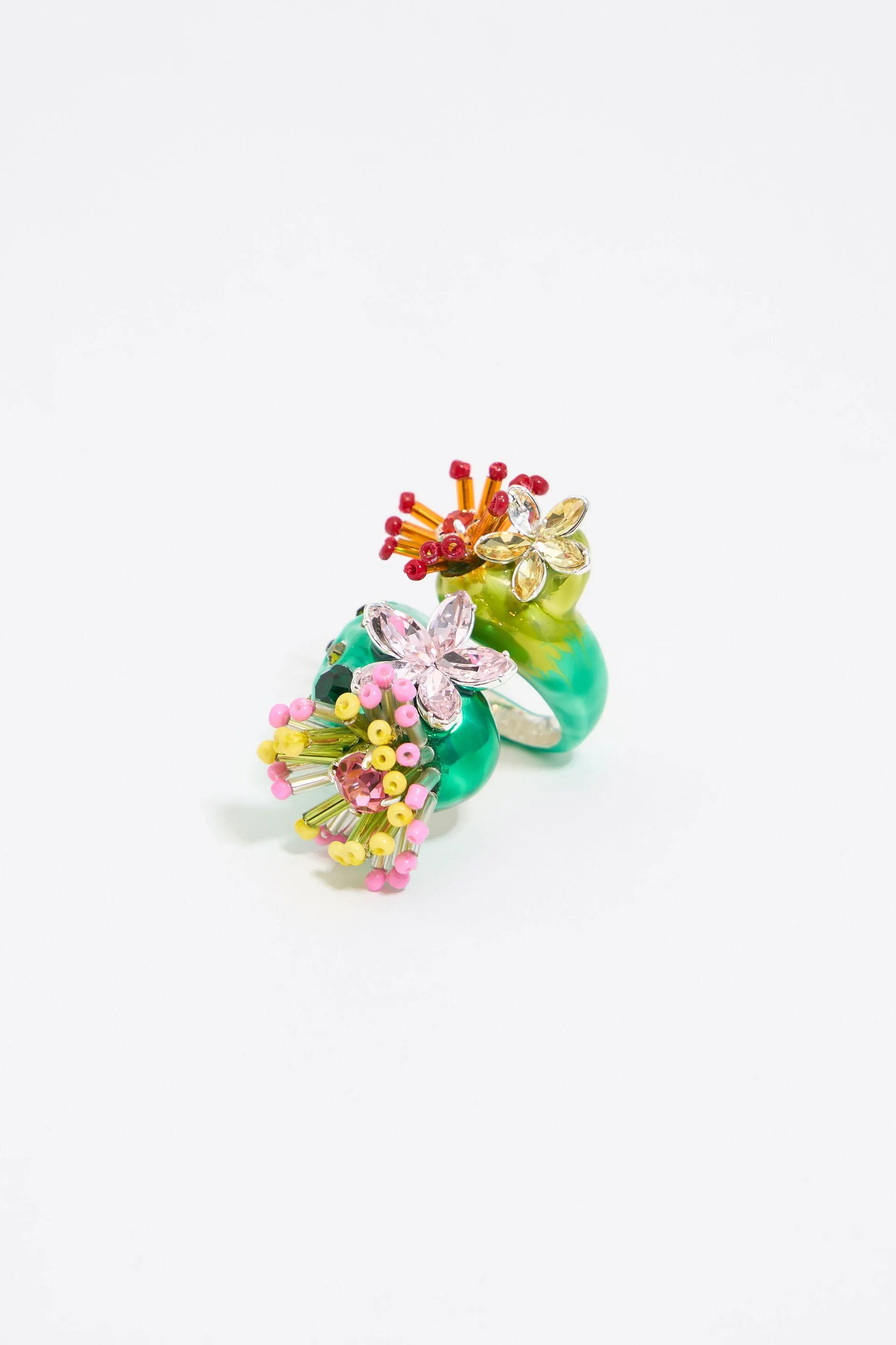 Anillo cactus y flores verde