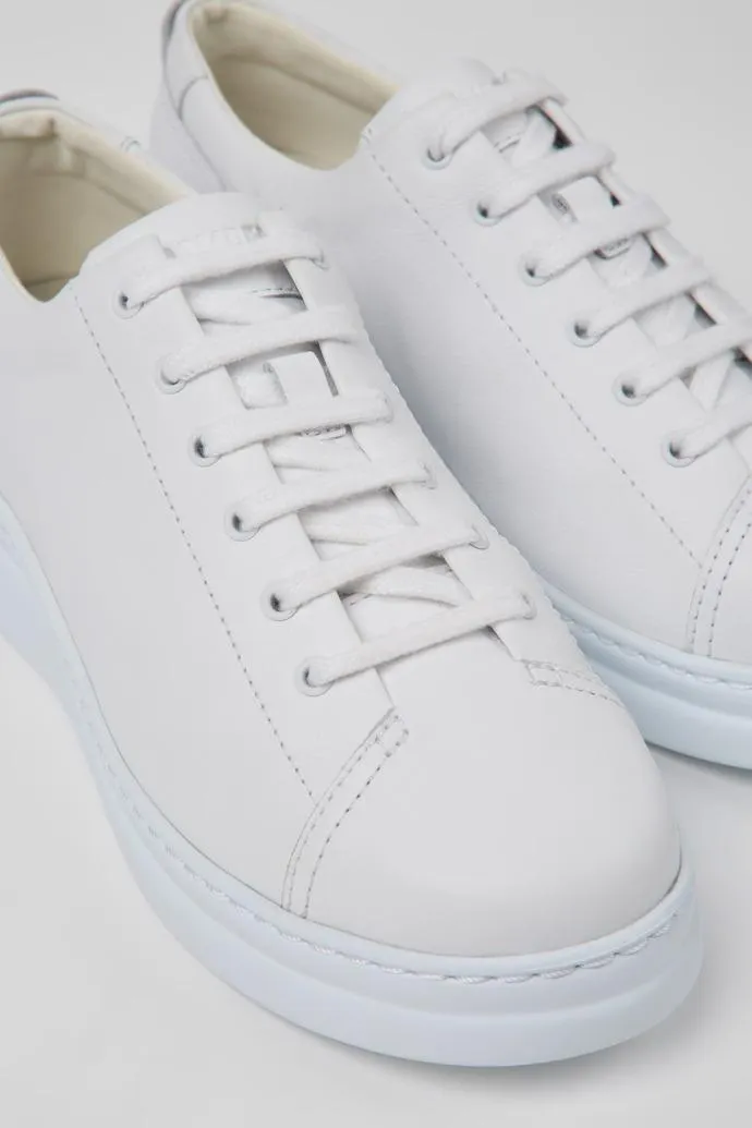 Runner Up Sneakers de piel blancas para mujer