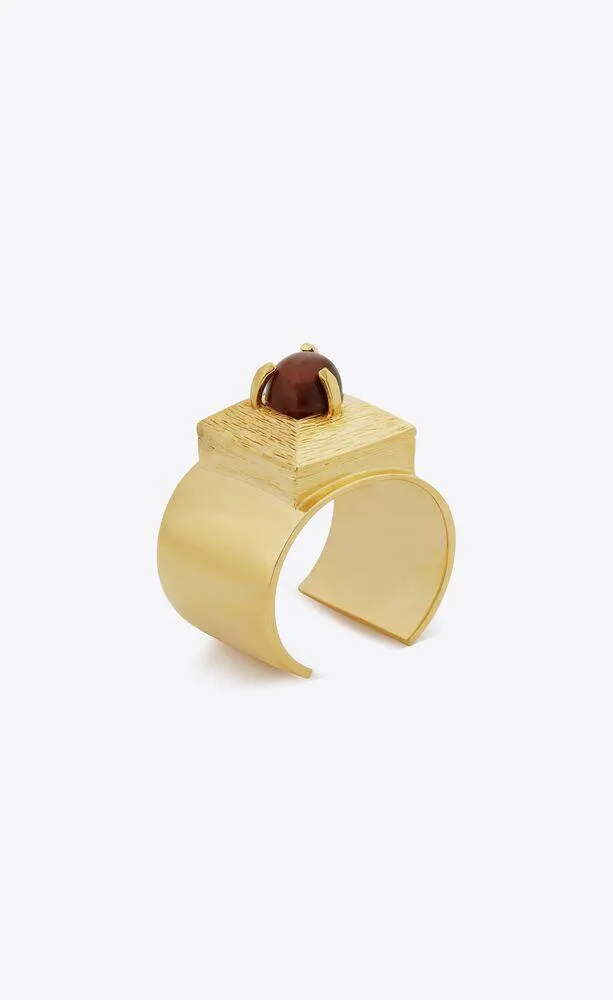 brazalete con piedra y cuadrado de metal