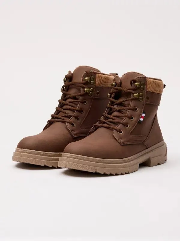 Botín montañero combinado cuello