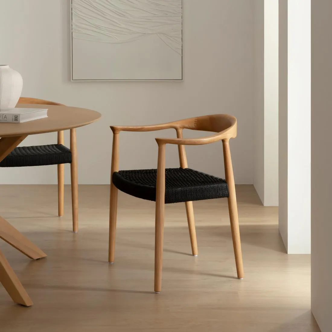 Silla de madera maciza y cuerda negra