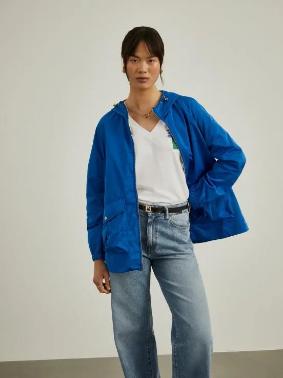 Parka con capucha y forro a contraste