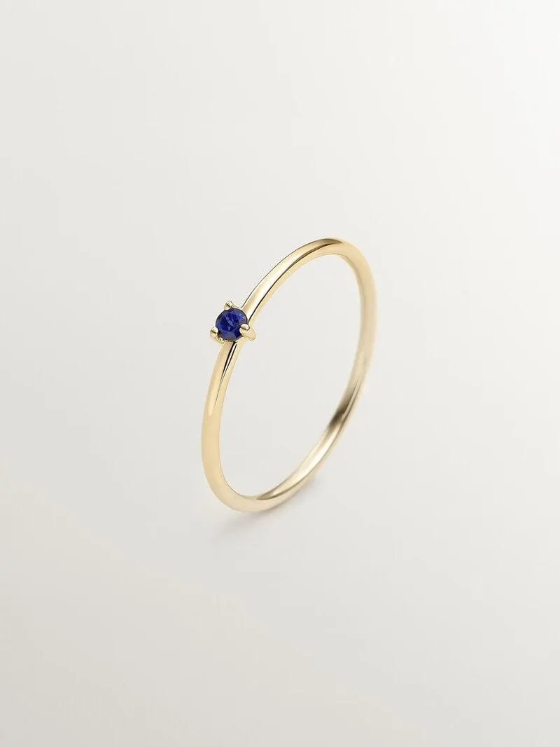 Anillo solitario de oro amarillo de 9K con zafiro azul